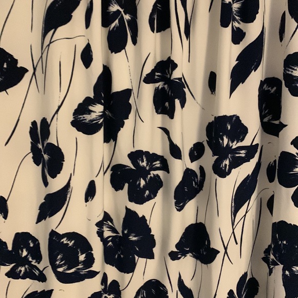 Kasper Black and White Floral Blouse Size Small EUC - Picture 2 of 5